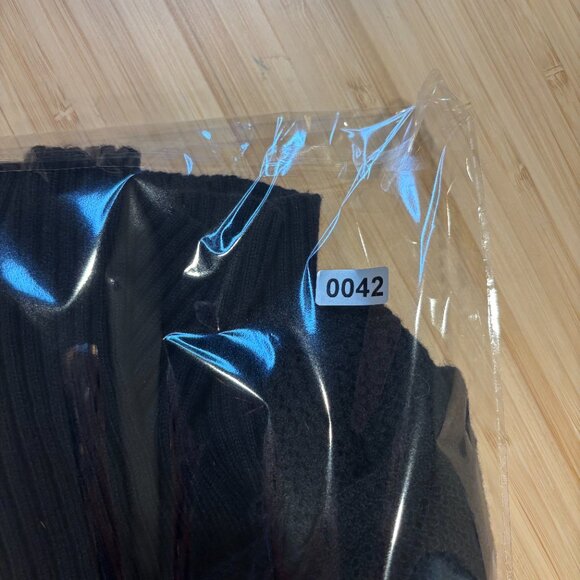 Gap Women's Tank Black V Neck Ruffle Sweater Ribbed Size Small Soft Knitted - Picture 7 of 7